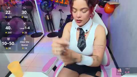 Snapshot of maggy_t18 chatting on 10.31.25 Maggy online show from 10.31.25