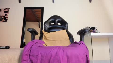 Snapshot of magiarias chatting on 01.10.25 online show from 01.10.25