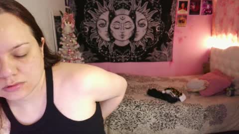 Snapshot of magic_clairewitch chatting on 12.25.24 Claire online show from 12.25.24