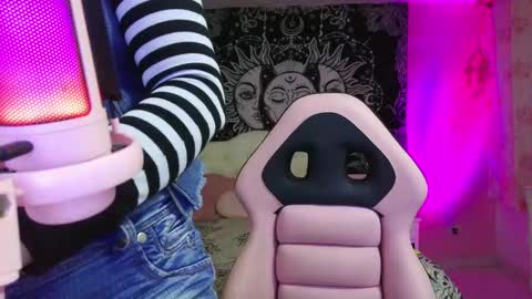 Snapshot of magic_clairewitch chatting on 03.12.25 Claire online show from 03.12.25