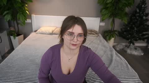 Snapshot of magicpeachhs chatting on 12.11.24 Emily online show from 12.11.24