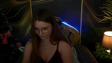 Snapshot of magicpeachhs chatting on 01.01.25 Emily online show from 01.01.25