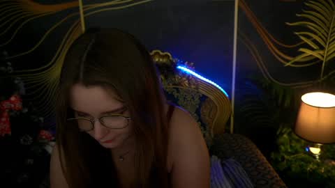 Snapshot of magicpeachhs chatting on 01.01.25 Emily online show from 01.01.25