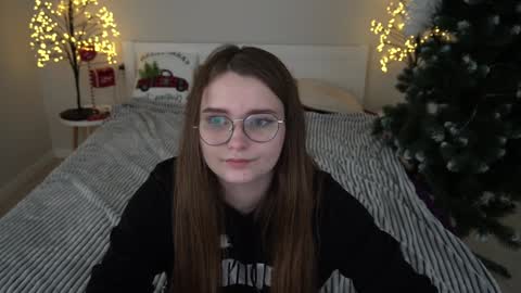 Snapshot of magicpeachhs chatting on 01.02.25 Emily online show from 01.02.25