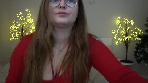 Snapshot of magicpeachhs chatting on 01.09.25 Emily online show from 01.09.25