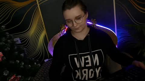 Snapshot of magicpeachhs chatting on 01.17.25 Emily online show from 01.17.25
