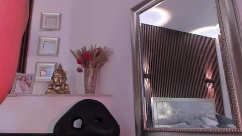 Snapshot of magieethomsonn chatting on 02.28.26 Magiee online show from 02.28.26