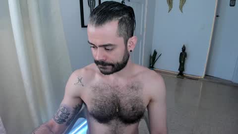 Snapshot of magnus_king chatting on 01.12.25 online show from 01.12.25