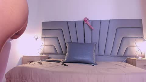 maia_520 online show from 12.17.25