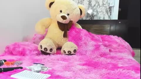 Maia Bronce online show from 12.20.25