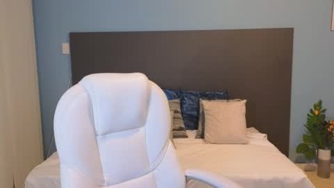 Maiaa Ruiz  online show from 01.13.25