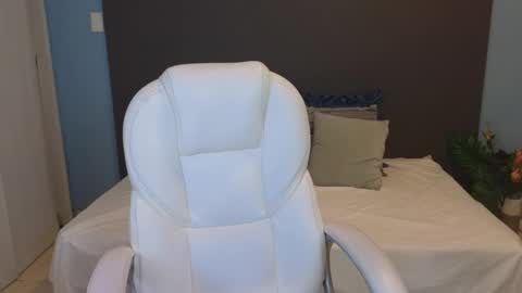 Maiaa Ruiz  online show from 01.25.25