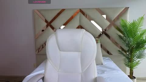 Maiaa Ruiz  online show from 01.28.25