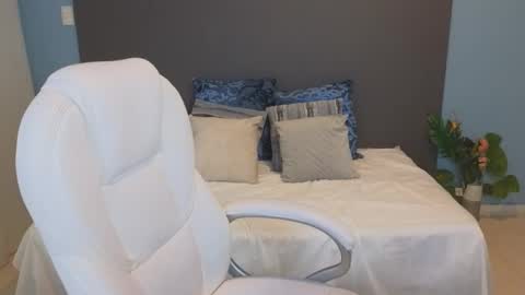 Maiaa Ruiz  online show from 02.14.25