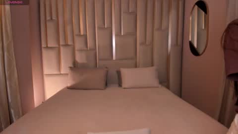  Maia  online show from 09.20.25