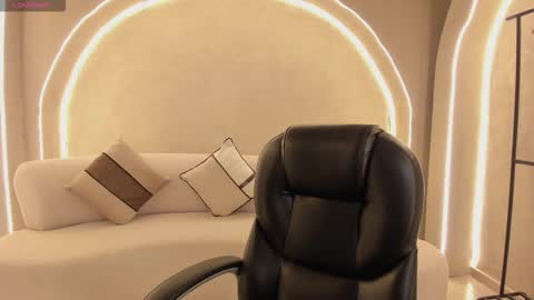  Maia  online show from 11.17.25