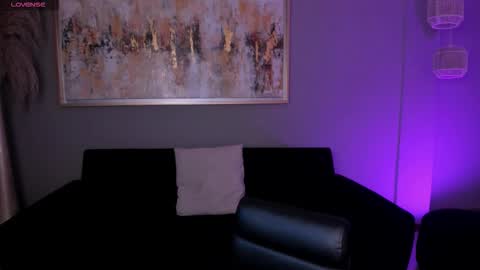 Snapshot of maiacollins chatting on 03.03.26 Maia online show from 03.03.26