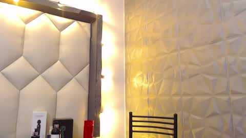 Snapshot of maiapark chatting on 12.12.24 Maia online show from 12.12.24