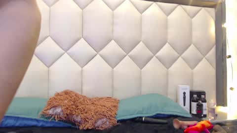 Snapshot of maiapark chatting on 01.03.25 Maia online show from 01.03.25