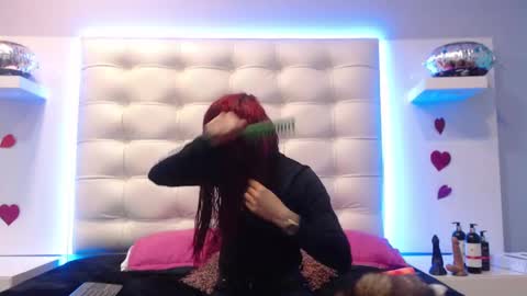 Snapshot of maiapark chatting on 03.02.25 Maia online show from 03.02.25