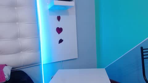 Snapshot of maiapark chatting on 03.11.25 Maia online show from 03.11.25