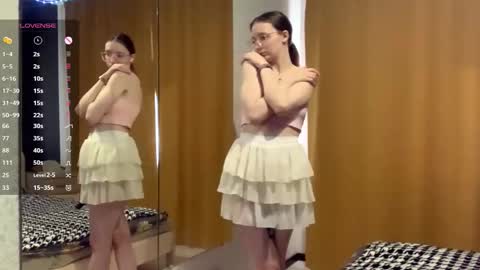 Snapshot of maidacompston chatting on 09.21.25 Elina online show from 09.21.25