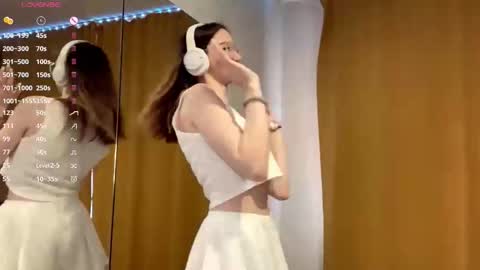 Elina online show from 10.20.25