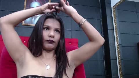 Snapshot of maidy19 chatting on 02.18.25 maidy19 online show from 02.18.25