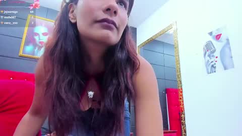 Snapshot of maidy19 chatting on 03.09.25 maidy19 online show from 03.09.25