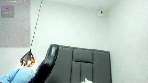 Snapshot of mailylove1 chatting on 02.04.25  M A I L Y  online show from 02.04.25