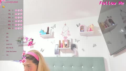 Snapshot of mailyn_baker chatting on 10.26.25 Maylin online show from 10.26.25