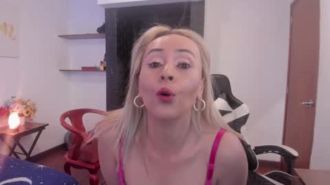 Carolina Barrantes Munera online show from 01.22.25