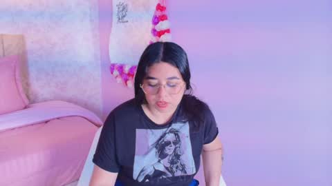 Snapshot of mailyn_rose chatting on 10.23.25 mailyn_rose online show from 10.23.25