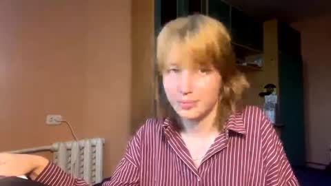 Snapshot of maisawin chatting on 06.19.26 Evie online show from 06.19.26