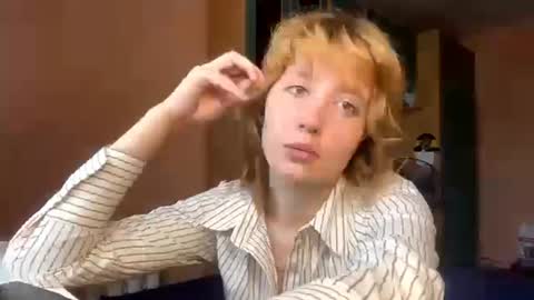 Snapshot of maisawin chatting on 06.20.26 Evie online show from 06.20.26
