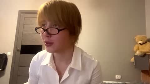 Snapshot of maisawin chatting on 06.24.26 Evie online show from 06.24.26