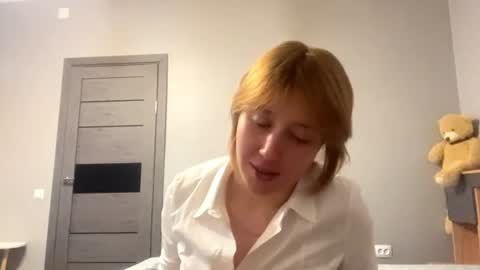 Snapshot of maisawin chatting on 06.25.26 Evie online show from 06.25.26