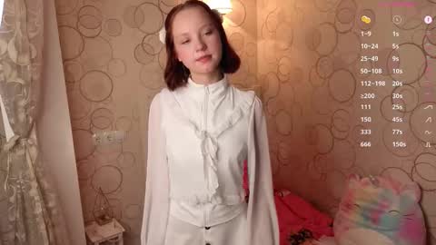 Snapshot of maisiemiller chatting on 10.15.25 Maisie online show from 10.15.25