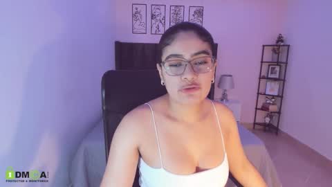 Snapshot of maite_kanes chatting on 09.10.25 Maite online show from 09.10.25