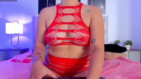 Snapshot of maithe_022 chatting on 07.18.26 mai online show from 07.18.26