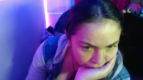 Snapshot of maitte_22 chatting on 02.13.25 Hello friends Im on another account    online show from 02.13.25