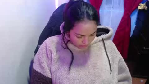 Snapshot of maitte_22 chatting on 02.20.25 Hello friends Im on another account    online show from 02.20.25