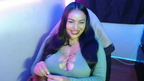 Snapshot of maitte_22 chatting on 02.22.25 Hello friends Im on another account    online show from 02.22.25