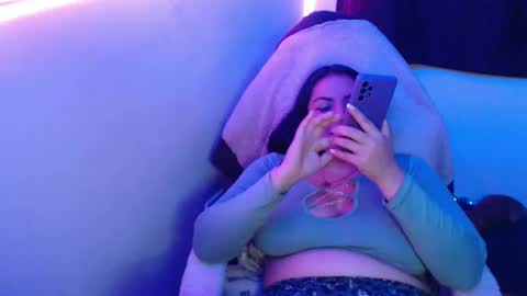 Snapshot of maitte_22 chatting on 02.22.25 Hello friends Im on another account    online show from 02.22.25