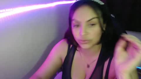 Snapshot of maitte_22 chatting on 03.03.25 Hello friends Im on another account    online show from 03.03.25
