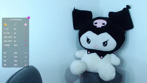 Snapshot of maja_bloom chatting on 11.04.25 Maja online show from 11.04.25