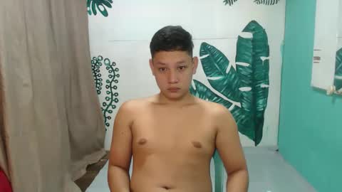 Snapshot of makehugecock chatting on 10.12.25 makehugecock online show from 10.12.25