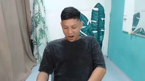 Snapshot of makehugecock chatting on 10.27.25 makehugecock online show from 10.27.25