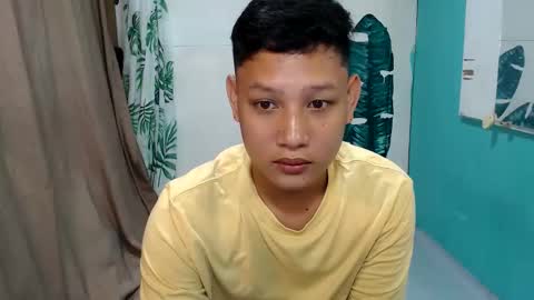 Snapshot of makehugecock chatting on 10.29.25 makehugecock online show from 10.29.25