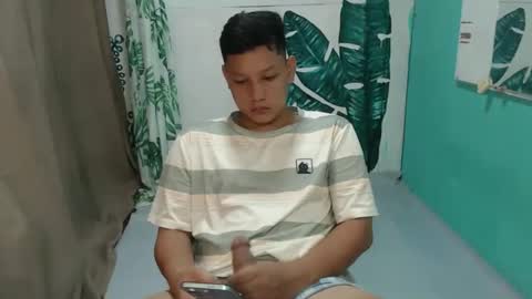 Snapshot of makehugecock chatting on 11.03.25 makehugecock online show from 11.03.25